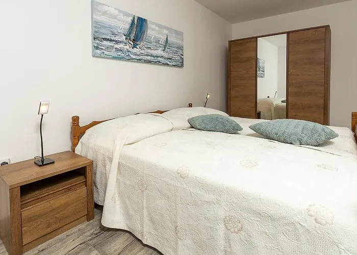 Komsic By Guide Póla