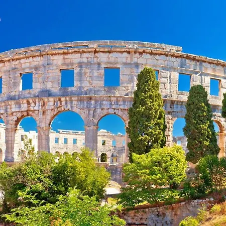 Komsic By Guide Πούλα