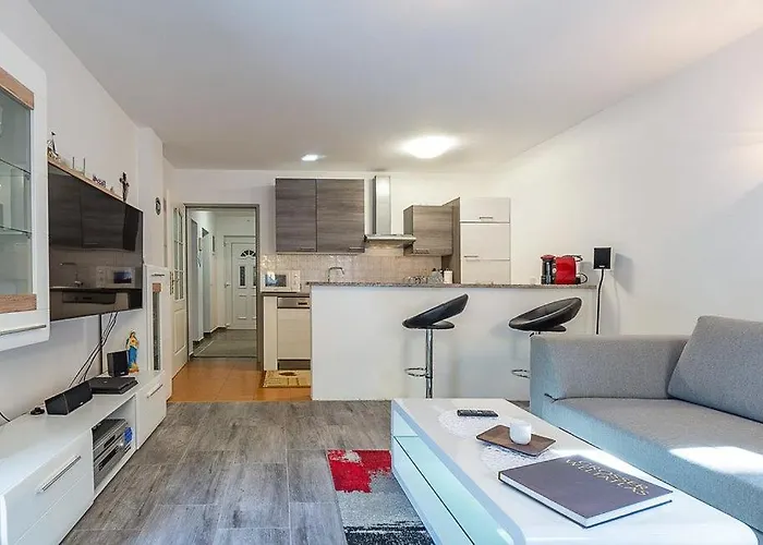 Komsic By Guide Διαμέρισμα *